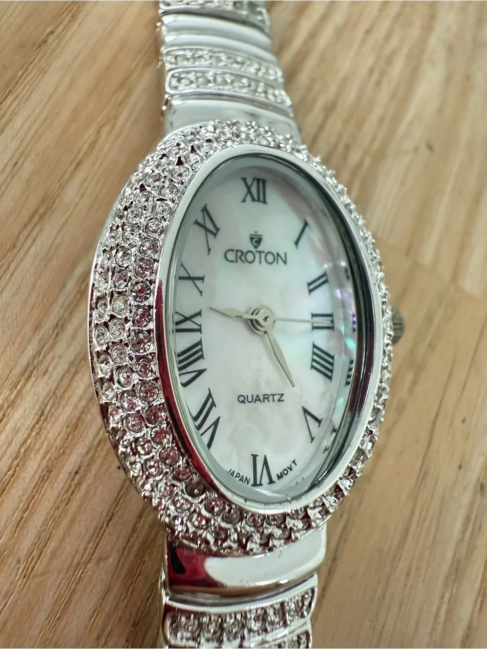 Croton ladies oval silver tone crystal watch NEW BATTERY